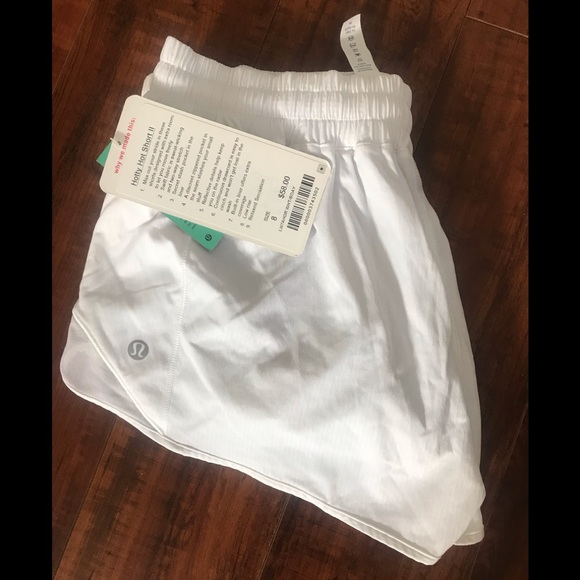 LULULEMON Hotty Hot Shorts 2.5 - Picture 2 of 6